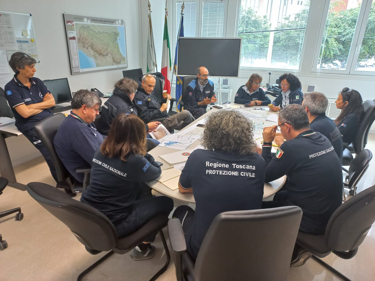 ProtCivileRT's tweet photo. #EmiliaRomagna Prosegue l'attività della Colonna mobile di @regionetoscana a Conselice per il supporto alla popolazione e al Centro Operativo Regionale a Bologna https://t.co/Xk7yLiXq0G