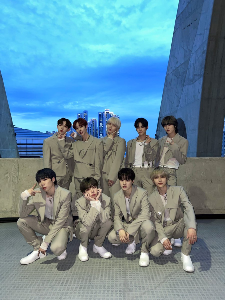 NINE_i_Firstone's tweet image. [📸] 제29회 드림콘서트 Behind Photo 

드림루키로 참여한 나인아이의 첫 드림콘서트 완료 ✨
아이닌 내꺼하자 🥰🩷

#NINEi #나인아이 #제29회드림콘서트 #DREAMCONCERT