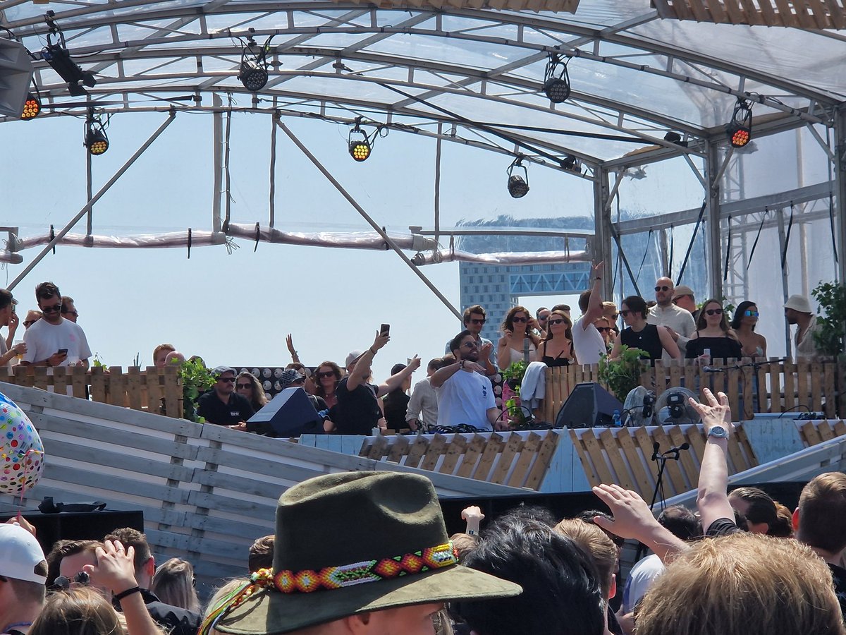 henkslab's tweet image. Everybody hands in the air!

Dancing with @alieke_pries at #Pleinvrees festival in Amsterdam