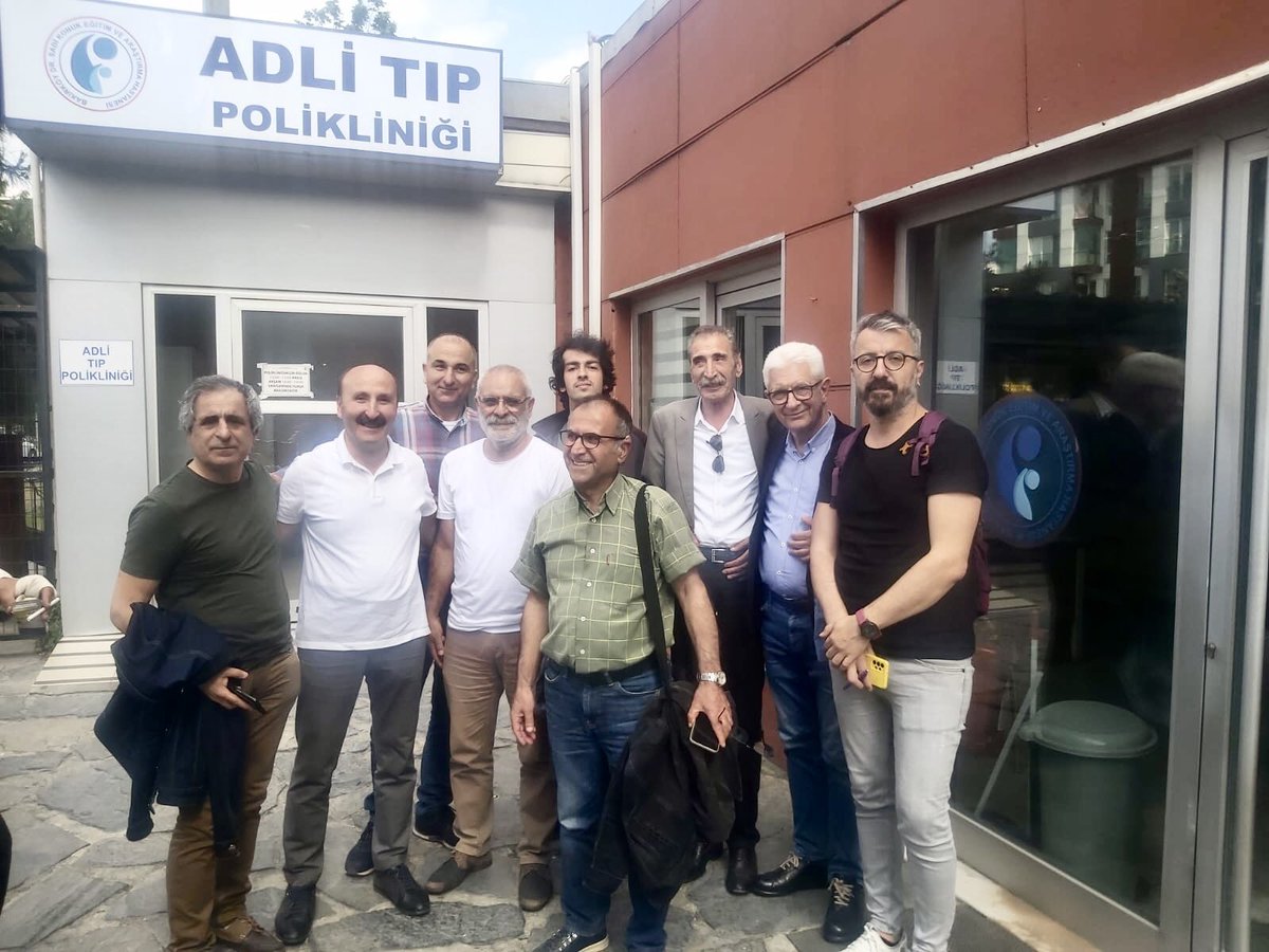 CmrtesiAnneleri's tweet photo. Serbestiz. İnkârın ve siyasal şiddetin binbir halinin yaşandığı bu coğrafyada hakikatin ve itirazın sesi olmaktan vazgeçmeyeceğiz.
#CumartesiAnneleri28Yıl
#CumartesiAnneleri948Hafta https://t.co/LtmNEB4giU