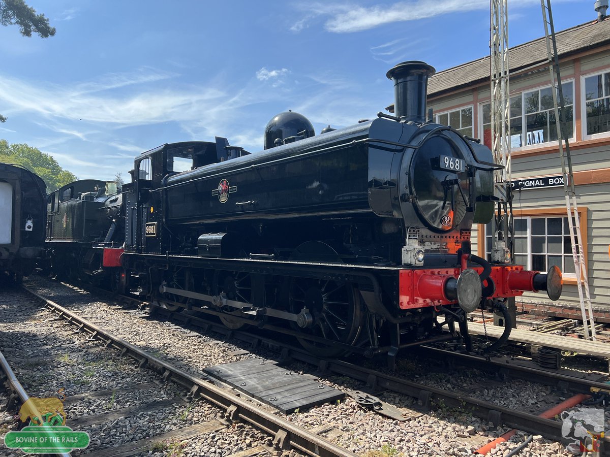 9681 and 5541 wait to be uncoupled from the train.

21st May, 2023.