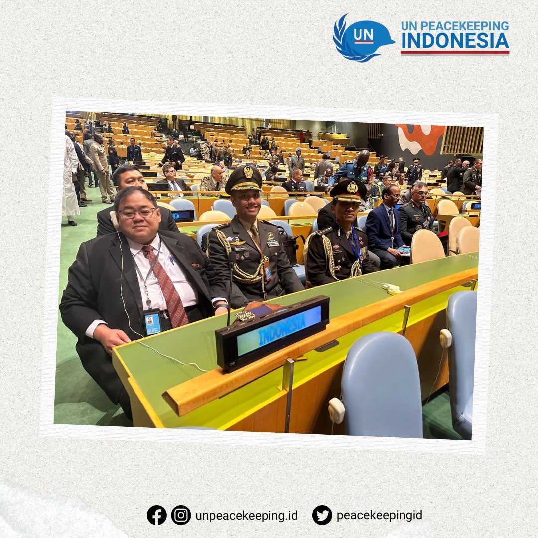 peacekeepingid's tweet photo. Pada kesempatan Peringatan 75 tahun #UNPeacekeeping Duta Besar Hari Prabowo mewakili keluarga Alm. Kopda Jarot Budi Utomo menerima Medali Dag Hammarskjöld yang diserahkan oleh Sekretaris Jenderal PBB.

Indonesia turut berbelasungkawa kepada keluarga para #Peacekeepers yang gugur. https://t.co/t0acaZ2WZE
