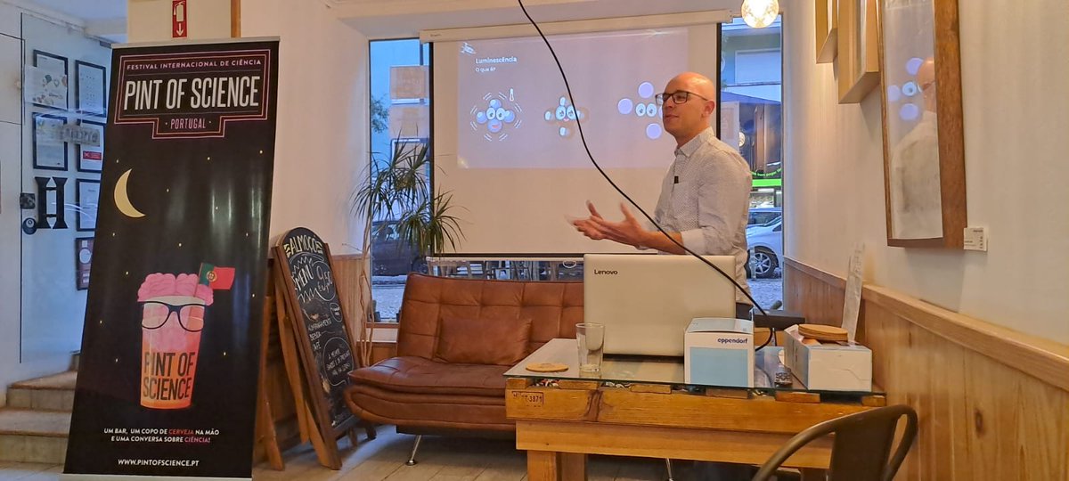 JoaoMAvo's tweet photo. Glad to have participated in the 2023 edition of @pintofsciencePT, talking about luminescence and its various applications
#pint23 https://t.co/r9ouu78ITg