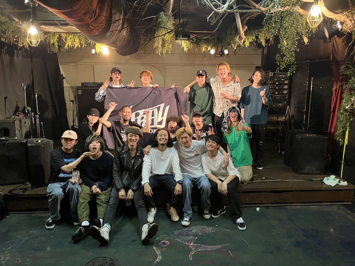 pxfxm's tweet photo. 2023.5/27
横浜B.B.STREET

Ryosei presents.
"CHUMP!!"
-PRAY FOR ME "Ember of ashes TOUR 2023"-

HONEST
IRIE BOYS
FORMALIN
Stellrleap
PRAY FOR ME

初めましてのB.B.STREETありがとうございました！
最高すぎ🔥

#Ember_of_ashes
#PRAYFORME https://t.co/bnmE411omr