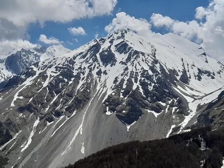 GiancarloDeRisi's tweet photo. Sono due le vittime dell'incidente a un gruppo di alpinisti sul #CornoPiccolo, nel massiccio del #GranSasso.
ร avvenuto sulla parete nord del Corno Piccolo, sopra ai Prati di Tivo. L'allarme รจ stato lanciato da altri due #alpinisti impegnati su un'altra viaAA https://t.co/RsUA3Ompva