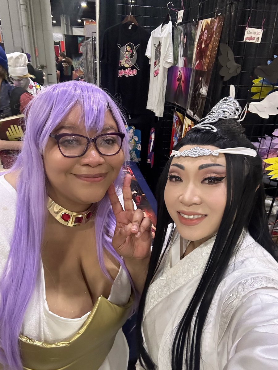YayaHan's tweet photo. A few selfies down costuming row yesterday! Great to see @MomoCon have so many cosplay guests! 
@CaseyReneeCos @Shockolate_E @StoryTeller_Cos @kagonineko https://t.co/PxI6ZIPiOB
