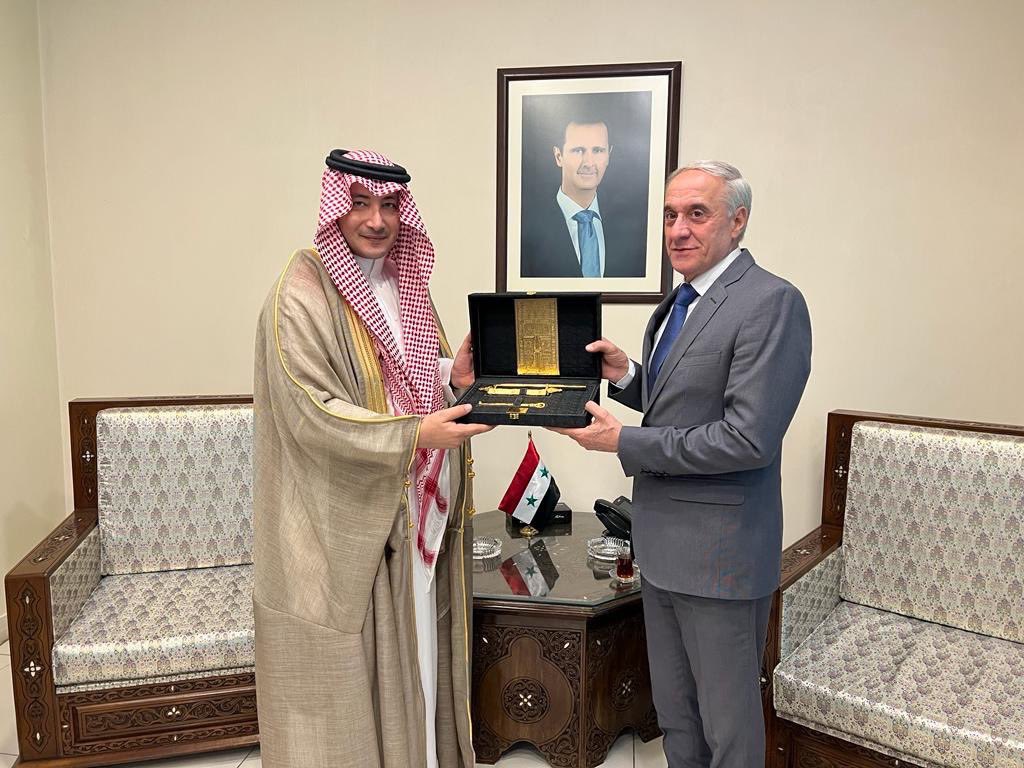 KSAMOFA's tweet photo. #دمشق | وصل الفريق الفني السعودي المعني بإعادة افتتاح سفارة المملكة العربية السعودية في الجمهورية العربية السورية إلى العاصمة دمشق، وذلك إنفاذًا لقرار المملكة العربية السعودية استئناف عمل بعثتها الدبلوماسية هناك https://t.co/UUn8QhgnQz