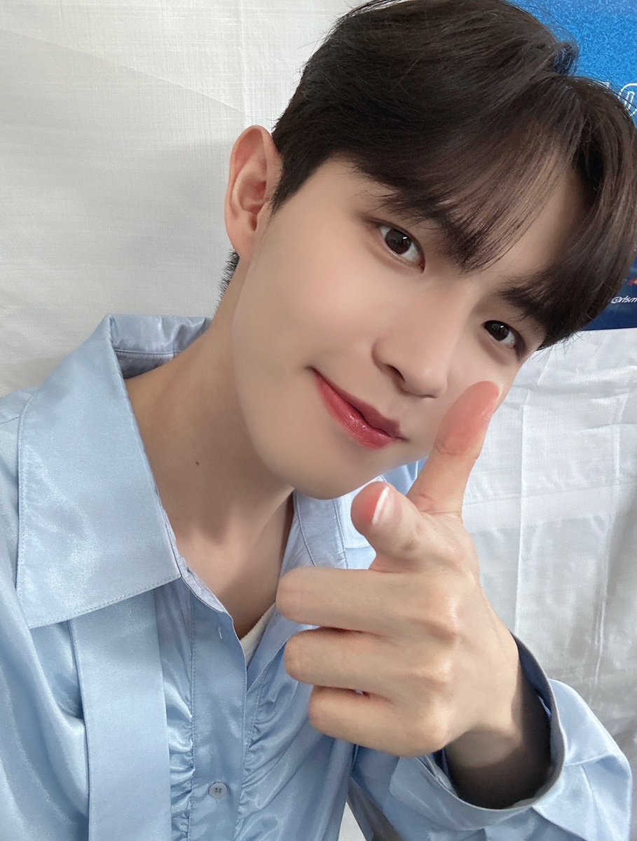 KJH_officialtwt's tweet photo. [#째니의발자국🐾] 

꿈과 희망으로 가득한 #드림콘서트💖
이런 날에 울 강아지 생일이라니!

윈드의 축하와 응원 속에서 
행복하게 무��를 마친 째니!
오늘 완전 레전드 무대쟈냐하~

부산도 반한 믓째이 째니!
오늘 하루가 끝날 때까지 
제일 행복하길 바라😘

#김재환 #KIMJAEHWAN https://t.co/jejRaGvjes