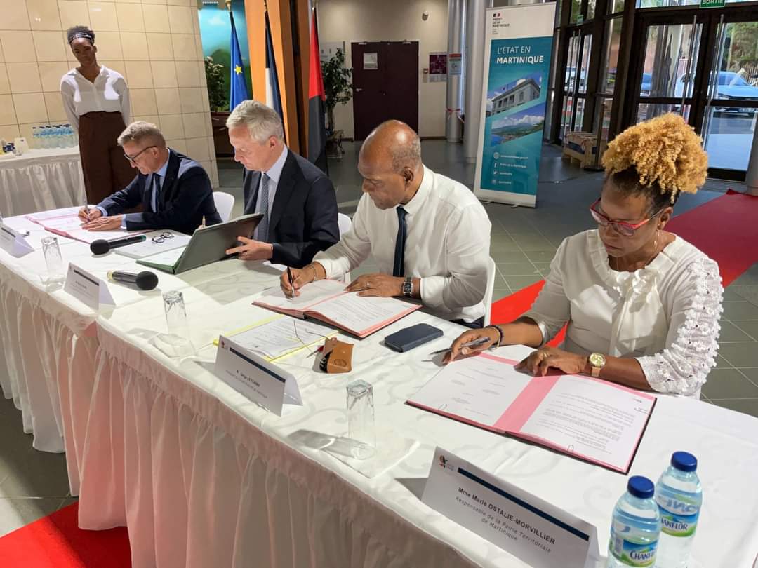 SergeLetchimy's tweet photo. #ACTUSCTM

J'ai rencontré hier  @BrunoLeMaire, Ministre de l'#Économie, des #Finances et de la Souveraineté industrielle et #numérique.

Nous avons partagé nos orientations convergentes sur les enjeux économiques de la #Martinique. https://t.co/Wp7IMjUUy3