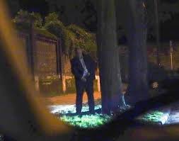 Pijany @SlawomirMentzen sika pod drzewem na wczorajszym Piwie z Mentzenem. Co za wstyd.

A nie, czekaj - to poseł Lewicy na urodzinach Mazurka, na których bawili się przedstawiciele wszystkich partii sejmowych poza Konfederacją