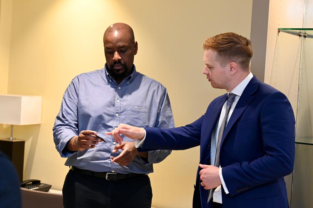 GrassrootMKA001's tweet photo. BREAKING NEWS 😔🙄*Gen Kainerugaba Meets Africa Matters Limited MD*

The Senior Presidential Advisor for Special Operations Gen Muhoozi Kainerugaba has this afternoon met the Managing Director of Africa Matters Limited, Mr. Piers Dawson. https://t.co/AsBdwz7lgZ