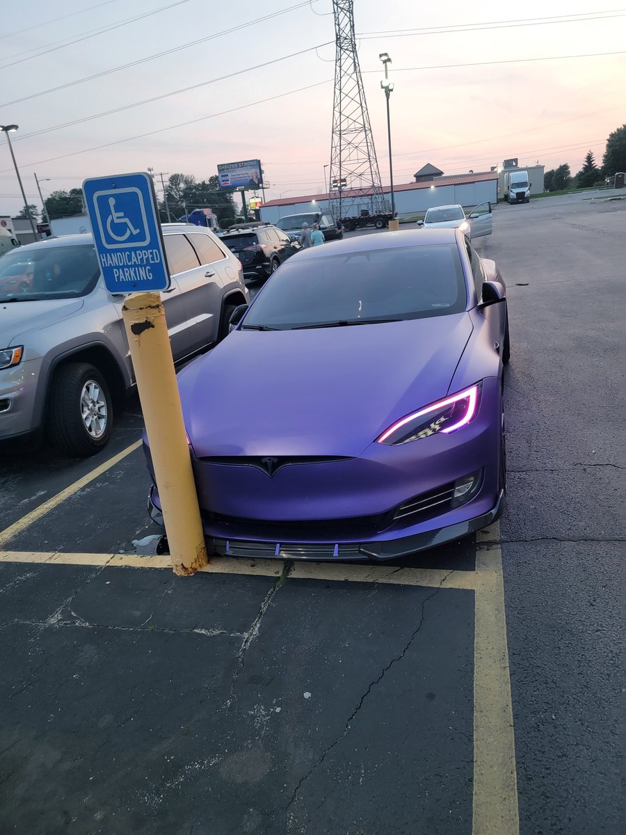 LucasJForrest's tweet photo. @elonmusk @Tesla Summon is still in beta, but we should be able to avoid this yellow pole by now!  I let off the button early, but not in time(new bumper, radiator, carbon lip, wrap)! Pull my data for dojo please... https://t.co/McN28TvoGb