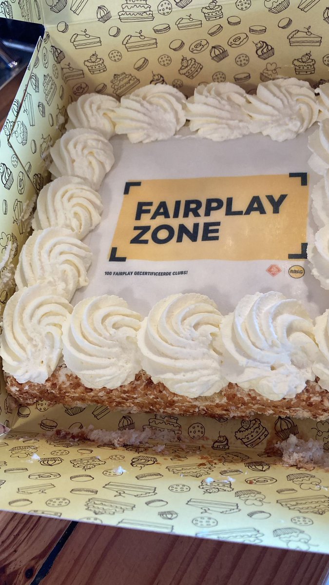 Vanmorgen bij ons op de club bezorgd door <a href="/KNVB/">KNVB</a> <a href="/ARAG/">ARAG Versicherungen</a> Dank!

AFC IJburg heeft een actieve groep gediplomeerde scheidsrechters, nu olv Menno en Jasper. Onze club was de eerste Amsterdamse voetbalclub die het KNVB ARAG certificaat kreeg #FairPlayCertificering