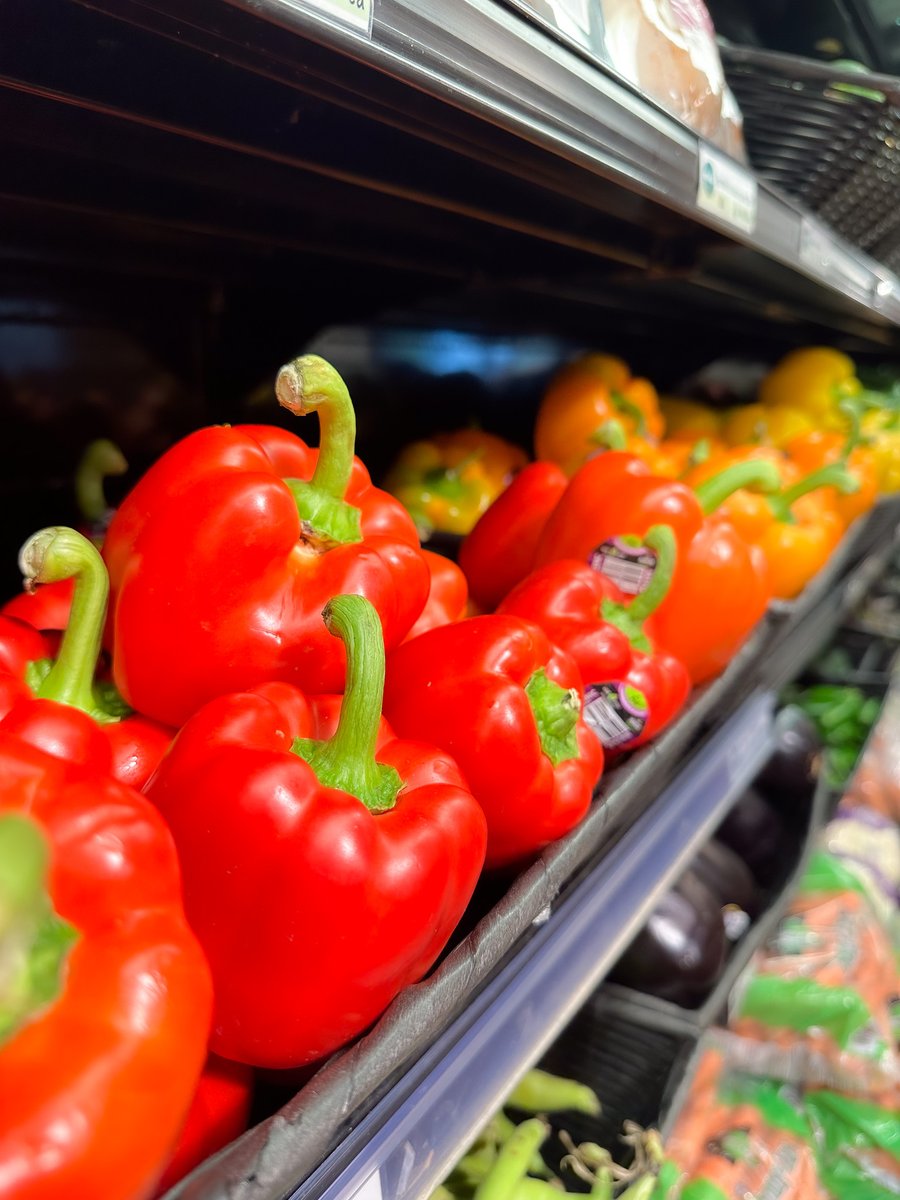 Summer squash and zucchini just came in from Old Tavern Farm in Quinton, VA! And don't forget the organic tomatoes and bell peppers 🍅🫑 for your weekend barbecues! 
.
.
.
.
#summersquash #richmondeats #bbqfood #organicveggies #localproduce #ellwooodthompsons