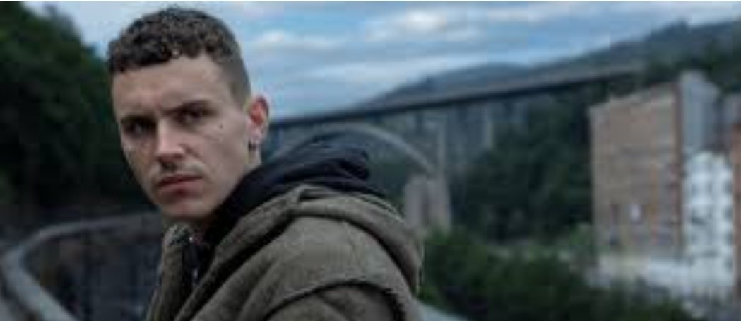 simy90sc_simona's tweet photo. Sto guardando #insilenzio ma quanto é bello Aron Piper, in questa serie con l'aria da cattivo ancora di più https://t.co/VeolBwrvk8