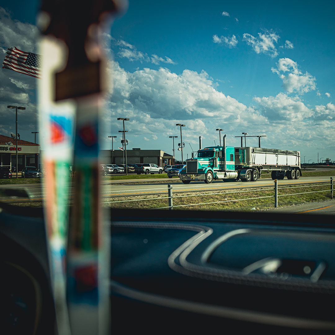 We're all the same when we're out there on that highway....
Every trucker we pass feels like passin' family! 👋

#4StateTrucks #ChromeShopMafia #chromeshop #customtrucks #semitrucks #trucking #customrig #bigrig #18wheeler #tractortrailer #largecar #cdldriver #trucker #truckers