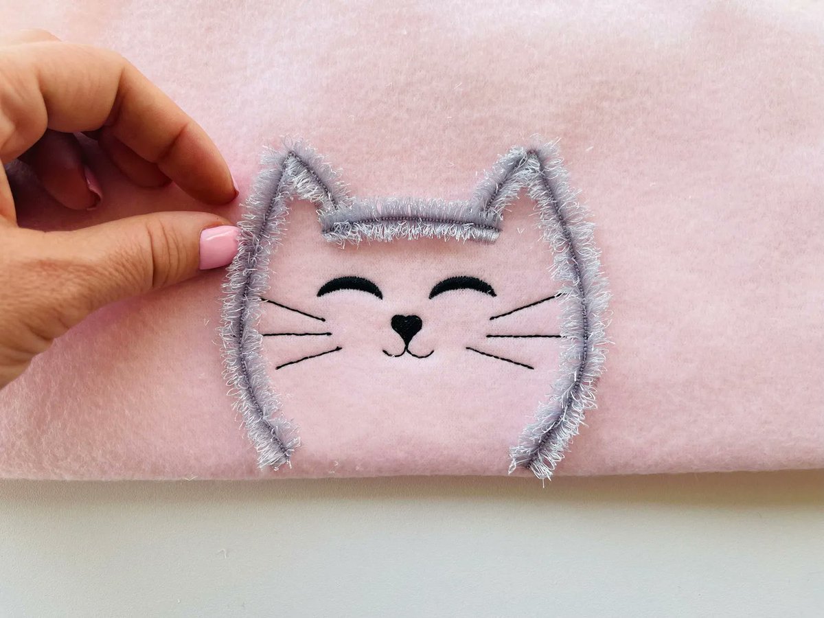 Cute fluffy Kitten
etsy.com/listing/147079… 

#machineembroiderydesign #machineembroidery #embroidery #embroiderydesign #machinebroderie #bordado #Stickdatei #fringed #fluffy #fur #chenille #kitten #kitty #cat  #fringe #ITHembroidery #InTheHoop #pet #animal #kids #artapli #etsy