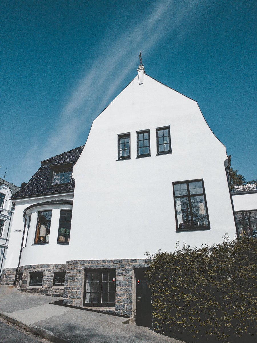 OlsiSimoni's tweet photo. Art Nouveau Architecture 

#artnouveau #artnouveaustyle #artnouveauarchitecture #artnouveaudotclub #artnouveaulovers #jugendstil #jugendstilarchitecture #jugendstilsenteret #stileliberty #stilelibertyarchitettura #ålesund #aalesund #møreogromsdal #norge #norgefoto #norgebilder https://t.co/9ETLrsatNc