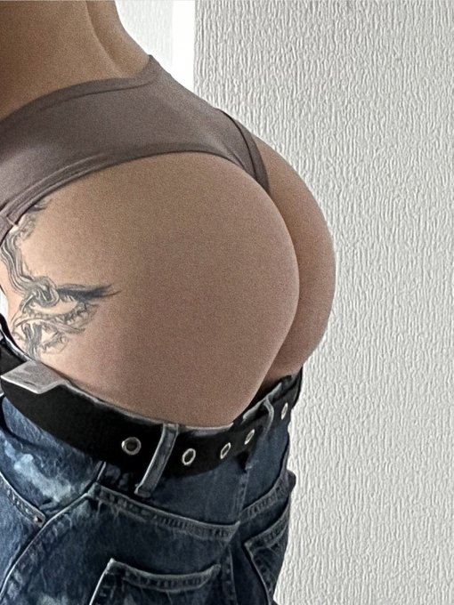 Ау блин, с чего вы решили что эта срака куда-то пропадёт если я похудею ?????? Тут 100% мышцы 😂 https://t<a href="/tag/%D0%BD%D1%8E%D0%B4%D1%81%D0%BE%D1%87%D0%B5%D1%82%D0%B2%D0%B5%D1%80%D0%B3"class="tags"><span>#нюдсочетверг</span></a>