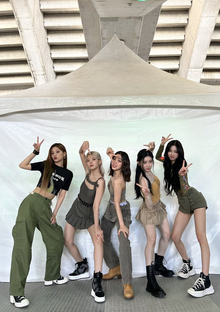 ITZY tweet media