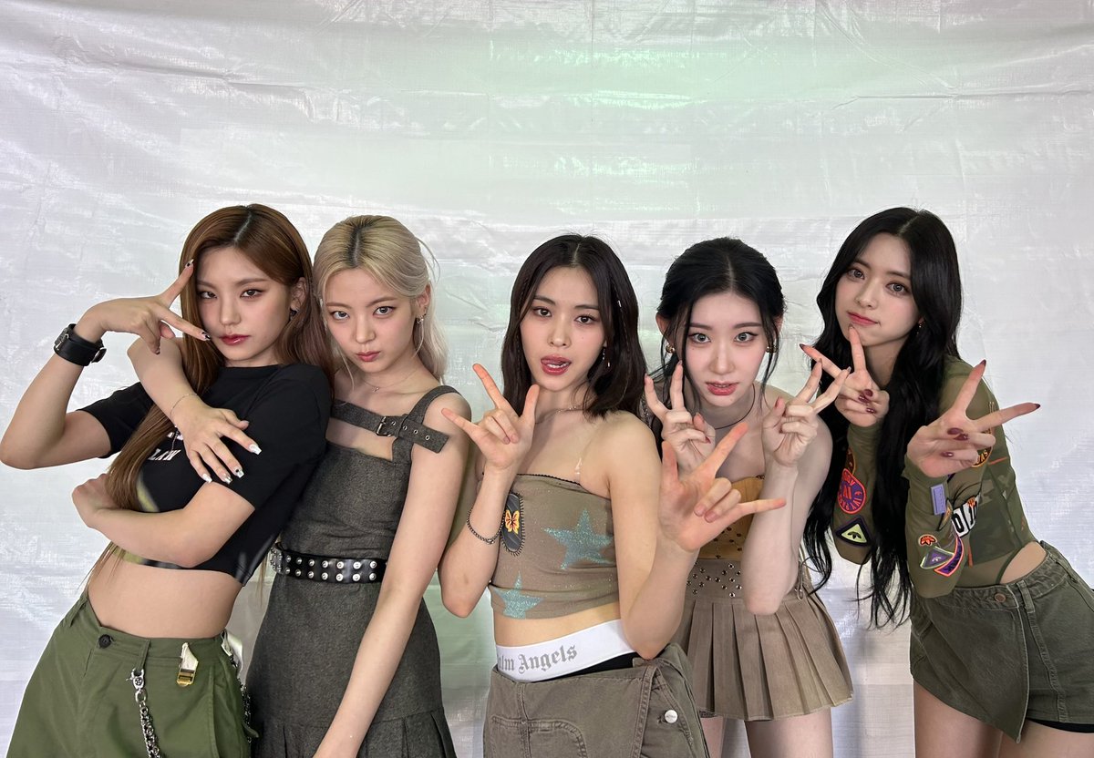 ITZY tweet media