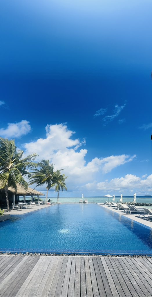 rastalien187's tweet photo. Maldives 🇲🇻 life @noku life is hard https://t.co/z16d6ZF3Zs