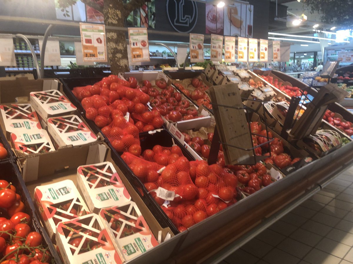 On your LEFT … British supermarket today.

On your RIGHT … French equivalent.

Nothing to do with #brexit, peasants. Nothing at all. Enjoy your grass soup, roast a brick and suck up the sovereignty.