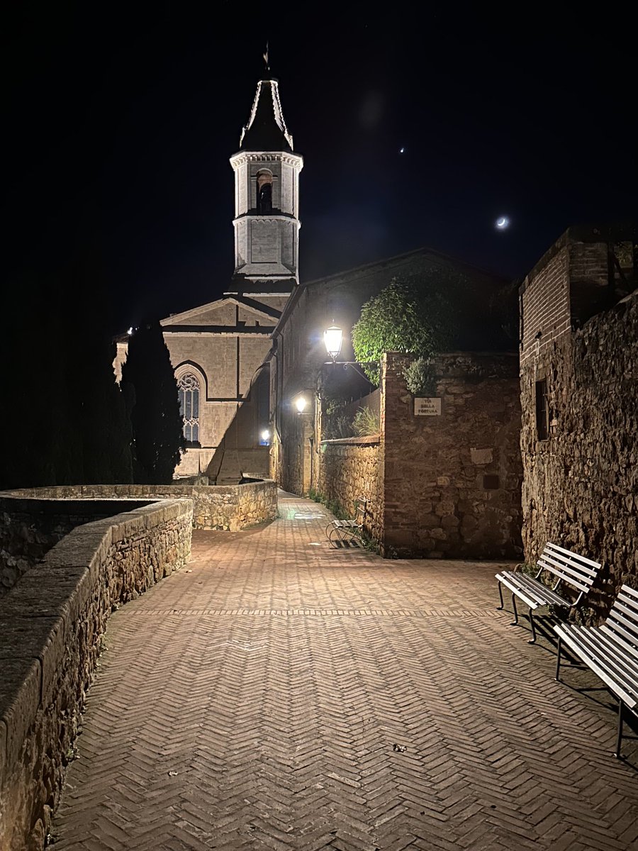 Duomo di Pienza ieri sera         (Bernardo Rossellino)