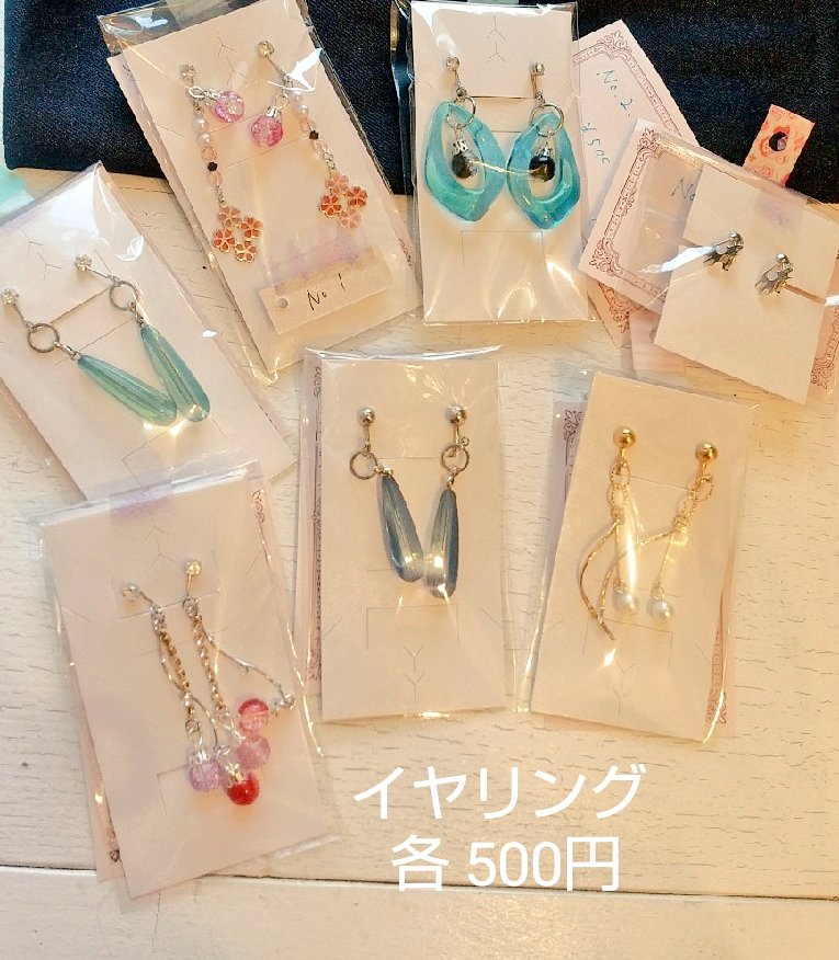 be_sora2nd's tweet photo. #TRYANGEL グループ展
❤作品紹介📺
💍chocolate box さん
・イヤリング、ペンダント、ピアス、缶バッジ、アクキー…お値段💰画像参照
※通販はDMで承ります💌 ̖́-応援よろしくお願いします✨ https://t.co/hw1cQL45VG