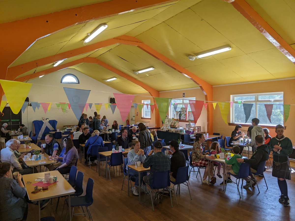 goldenacrescout's tweet photo. Sun's oot and our Coffee Morning &amp; Outdoor Market is in full swing 😎 - come along for a drink, a hot roll, have a browse and play the tombola! @enescouts @sesscouts https://t.co/xpOlINaJQk