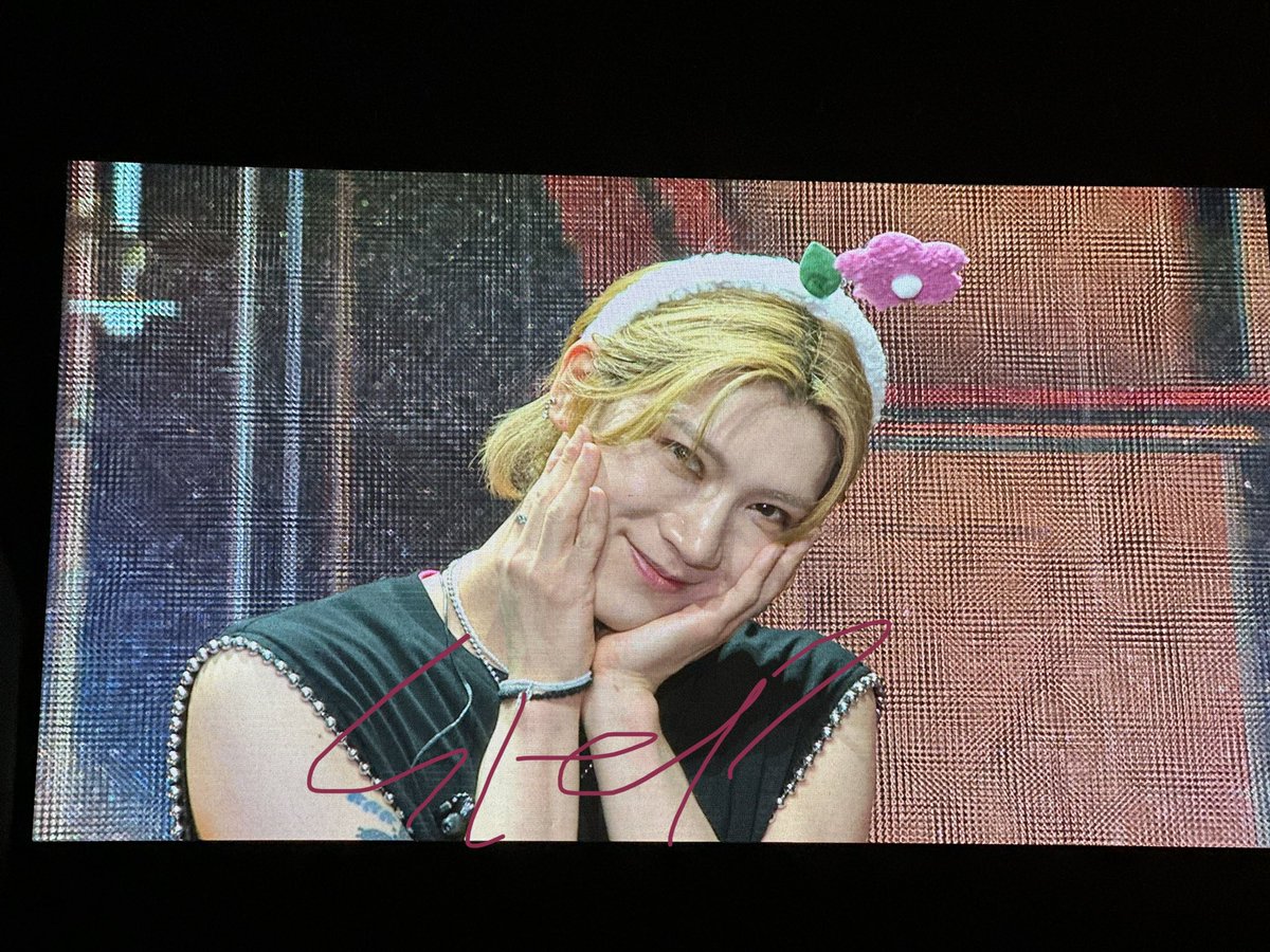 Lulaby_'s tweet photo. วันนี้น้องเตนล์ ดอกไม้เล็กๆ #WayV_Phantom_in_HongKong https://t.co/DW0ETUDPLe