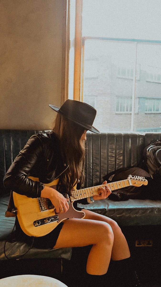 GeorgiaGermein's tweet photo. πΈ golden hour @theoldbluelast
#germein #theoldbluelast #fender #fendertelecaster @LiveNationUK @GermeinSisters @Fender #london https://t.co/WRaCIw70pa