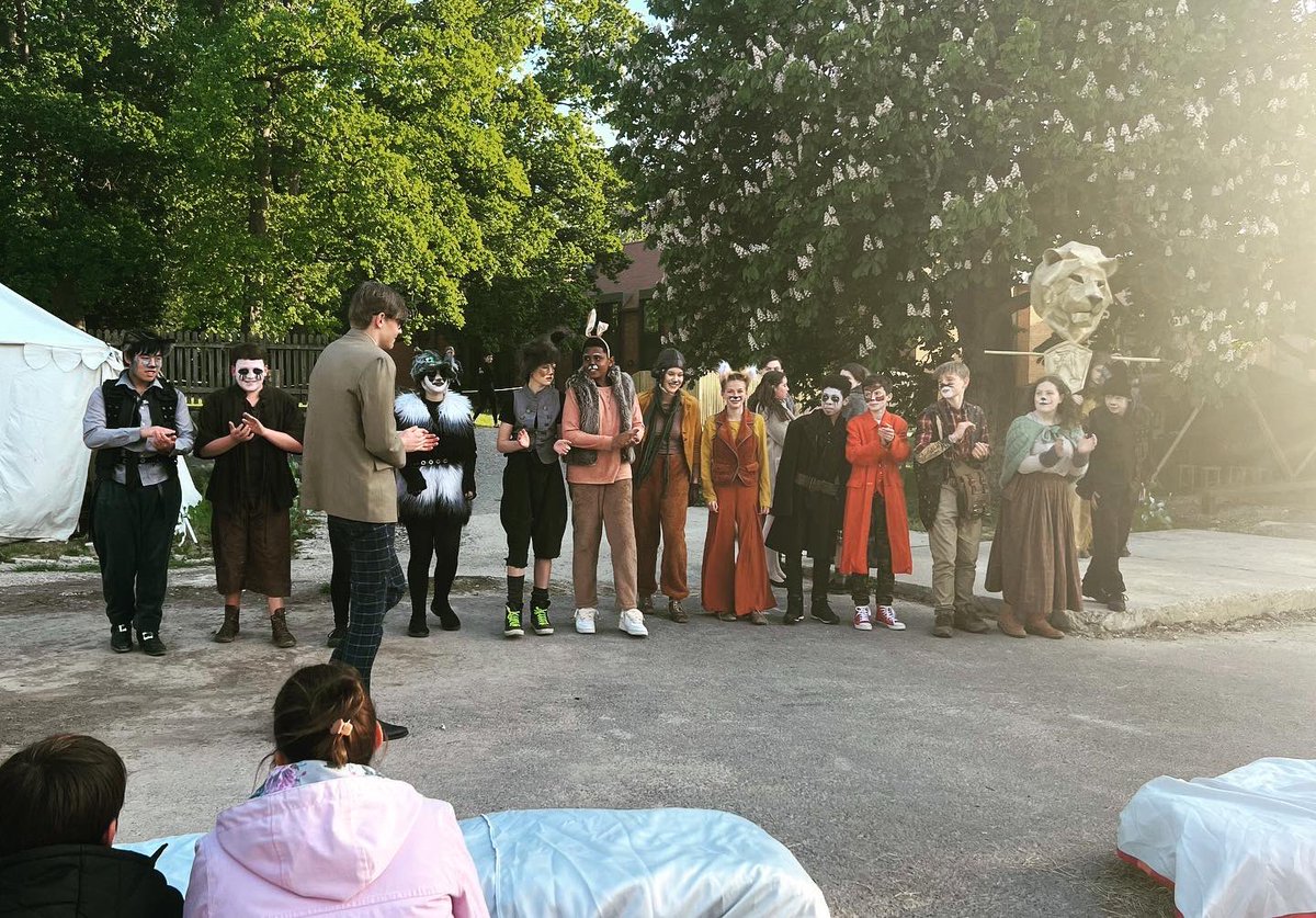 Some more photos of our charlstonians in action in the production of through the wardrobe