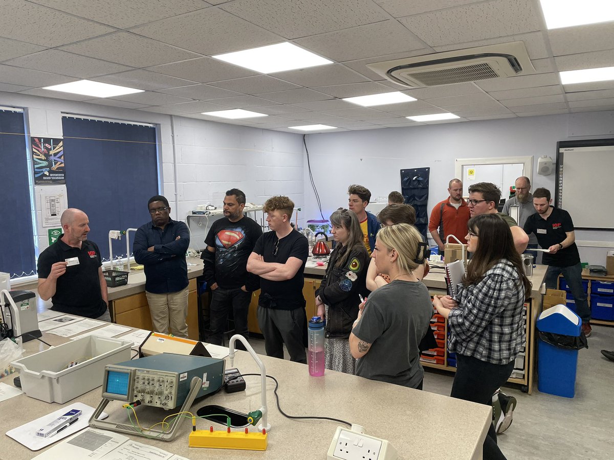 stuartphysics's tweet photo. National 5 Physics practical work for electricity and gas laws with IOPScotland Physics Coaches @aphysicsteacher and @Fiosaigs at #IOPPTSS @IoPScotland @SSERCphysics #SubjectsMatter #SubjectSpecificProfessionalLearning https://t.co/Wg2duRX1Dg