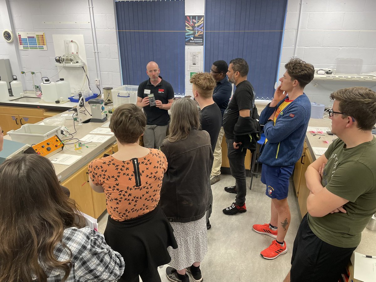 stuartphysics's tweet photo. National 5 Physics practical work for electricity and gas laws with IOPScotland Physics Coaches @aphysicsteacher and @Fiosaigs at #IOPPTSS @IoPScotland @SSERCphysics #SubjectsMatter #SubjectSpecificProfessionalLearning https://t.co/Wg2duRX1Dg