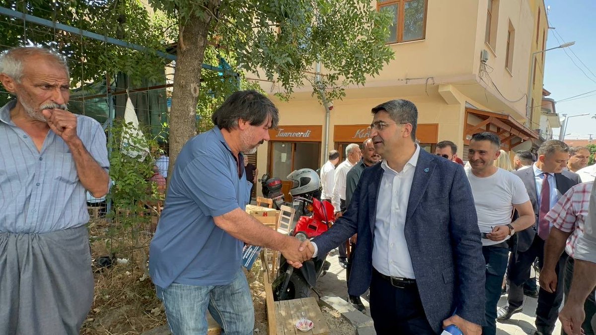 Tarsus İlçemizde saha çalışması yaparak vatandaşlarımızla bir araya geldik. 13. Cumhurbaşkanı adayımız Sayın Kemal Kılıçdaroğlu’na oy istedik. Çalışmalarımızda bizleri yalnız bırakmayan 6 ‘lı masa temsilcileri ilçe başkanlarımıza ve yol arkadaşlarımıza teşekkür ederiz. ⁦⁦