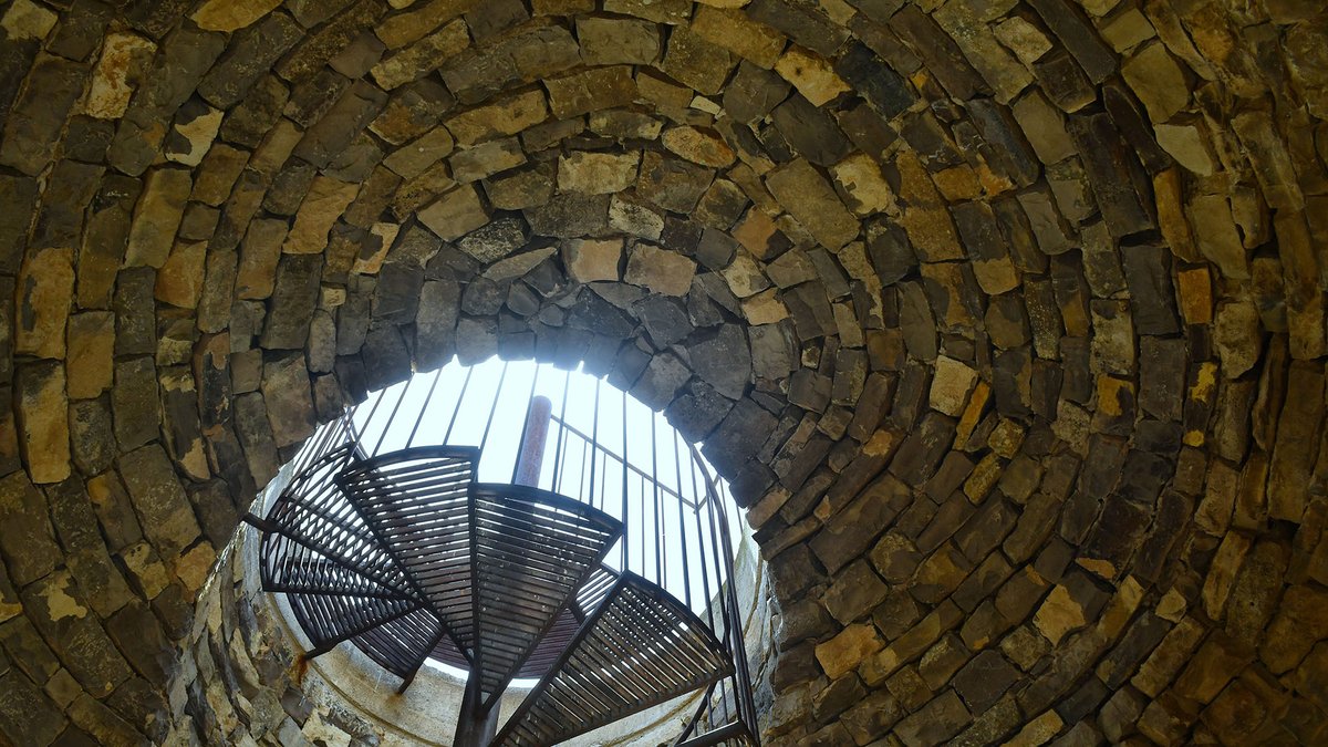 ramonsunyer's tweet photo. Passejant per terra de castells, Torre de L'Ametlla de Segarra als #comalats. Construïda el s. XI i restaurada el 2011 #boncapdesetmana
@lasegarra @aralleida @catexperience @patrimonigencat @descobrircat @SomSegarra @Turisme_Segarra @CellerComalats https://t.co/gfpkj2v22T