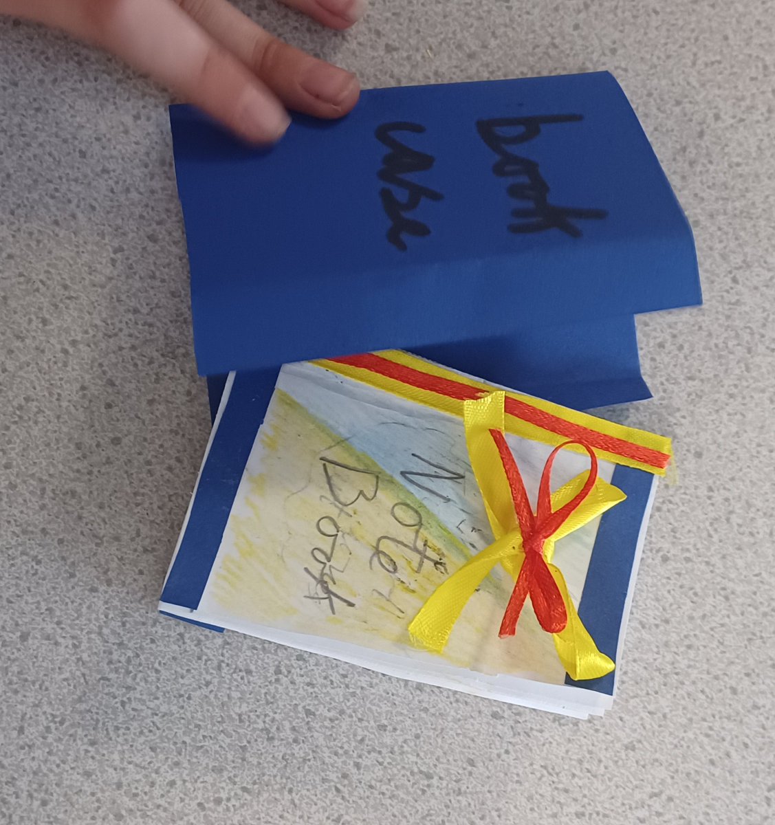 SGPSLibrary's tweet photo. Just some of the incredible mini books we've been making this week @BL_Learning https://t.co/BSDklIp5X9