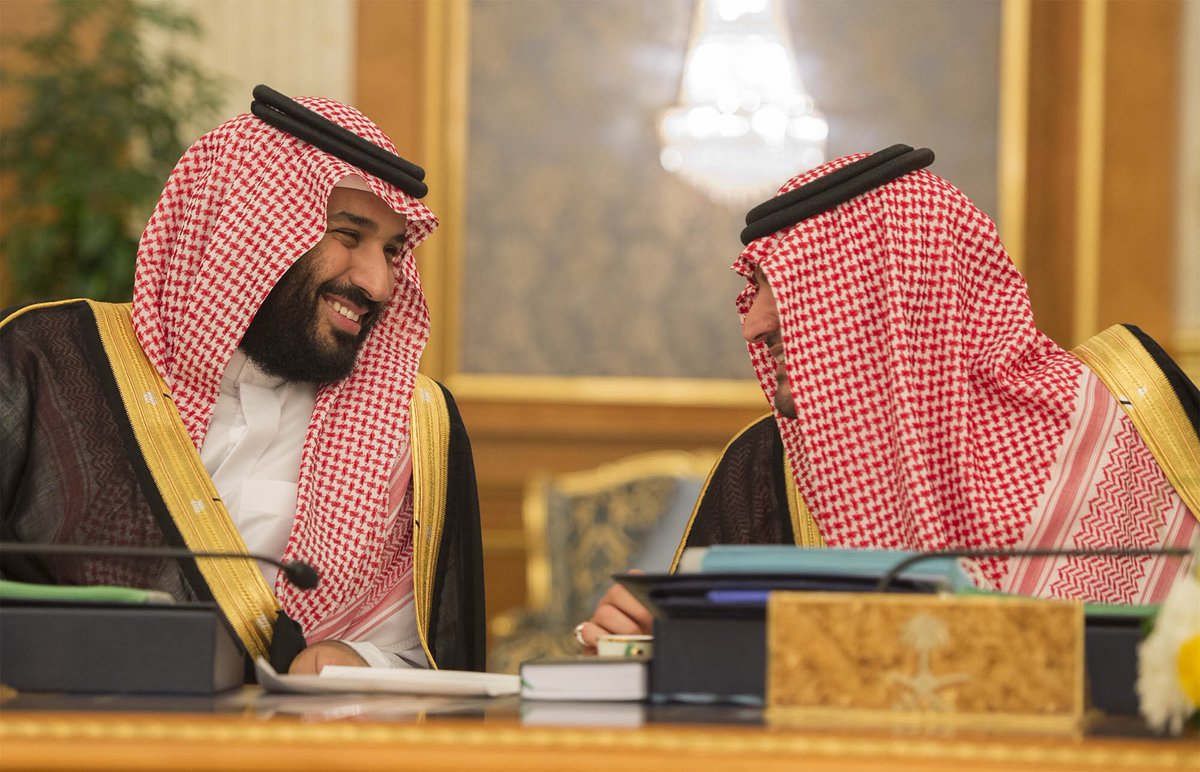 تعريف السياده 🇸🇦 👑 :

السيادة هي الحق الكامل للأسرة الحاكمه او الهيئة الحاكمة وسلطتها على نفسها، دون أي تدخل من جهات أو هيئات خارجية. 

اذا رأيت ذلك في وطنك فاعلم انك تعيش في أرض ذات سياده عظيمه قراراتها بيدها وتوجهاتها حسب مصالحها ويجب على القارئ التمييز بين التعاون والمصالح