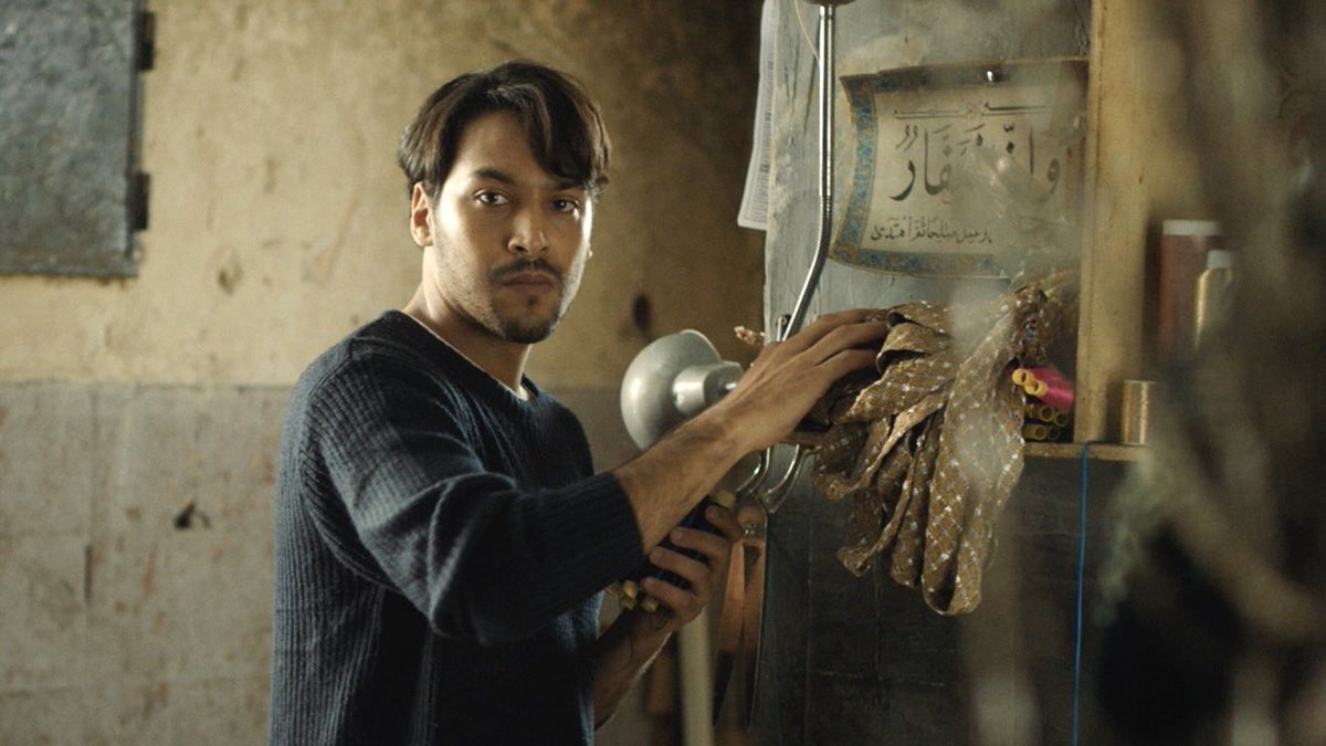 映画を見て気になっている人も多いはず...
夫婦の複雑な愛にさざ波を起こす弟子のユーセフを演じるのは、モロッコ出身のアイユーブ・ミシウィ。撮影当時25歳。本作が映画初出演ながら世界中の映画ファンを魅了中✨
instagram.com/ayoubmissioui/

𝟔.𝟏𝟔 #青いカフタンの仕立て屋