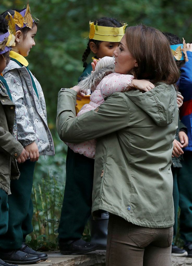 cambridgepower's tweet photo. "Hugs can do great amount of good; especially for children." - Princess Diana
#PrincessofWales
#PrincessCatherine
#ChildrenPrincess https://t.co/bit6kF8WE4