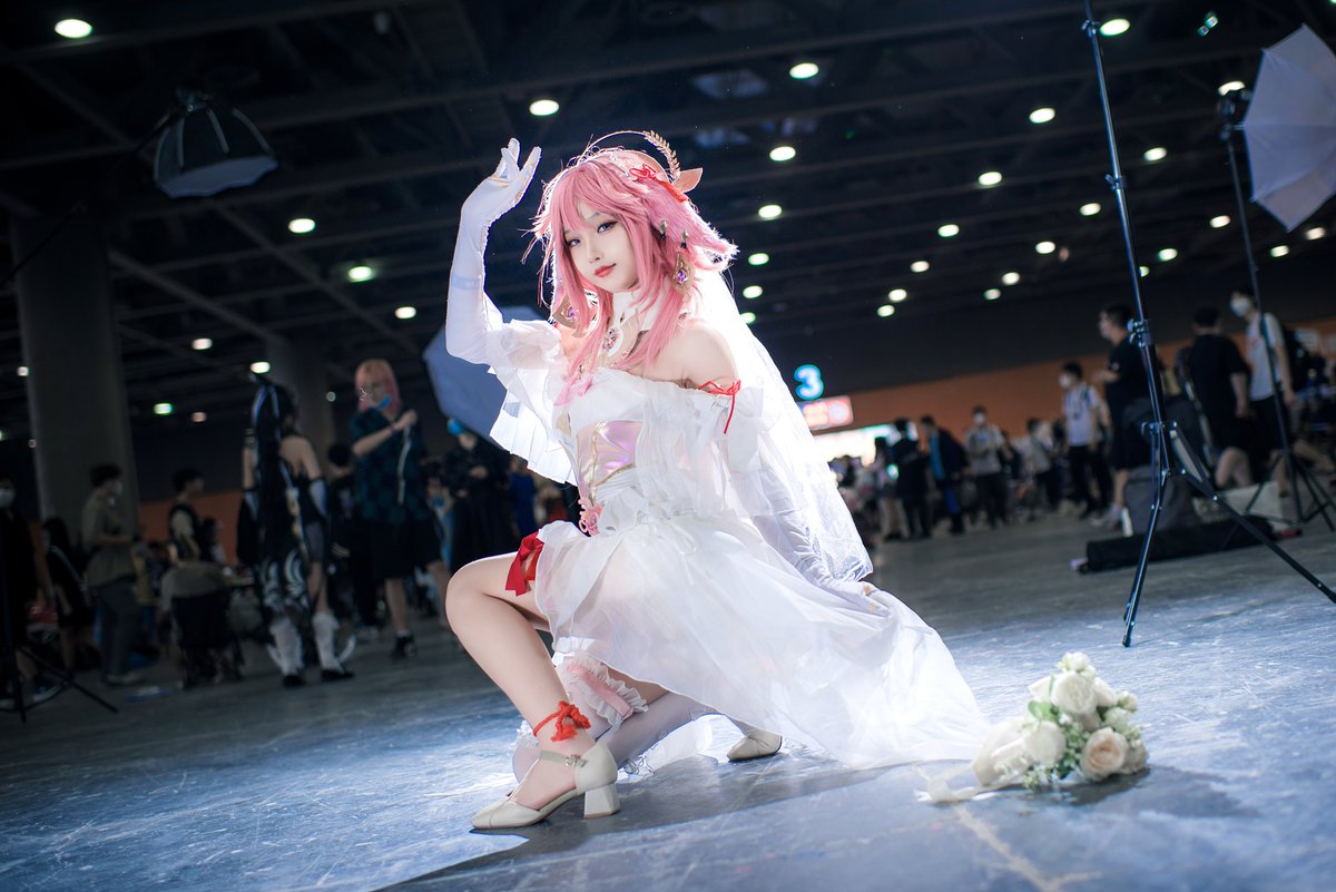 ssf91ss's tweet image. 萤火虫漫展场照：原神cosplay 八重神子同人花嫁
出镜：狐玖玖

#cosplay #原神 #八重神子