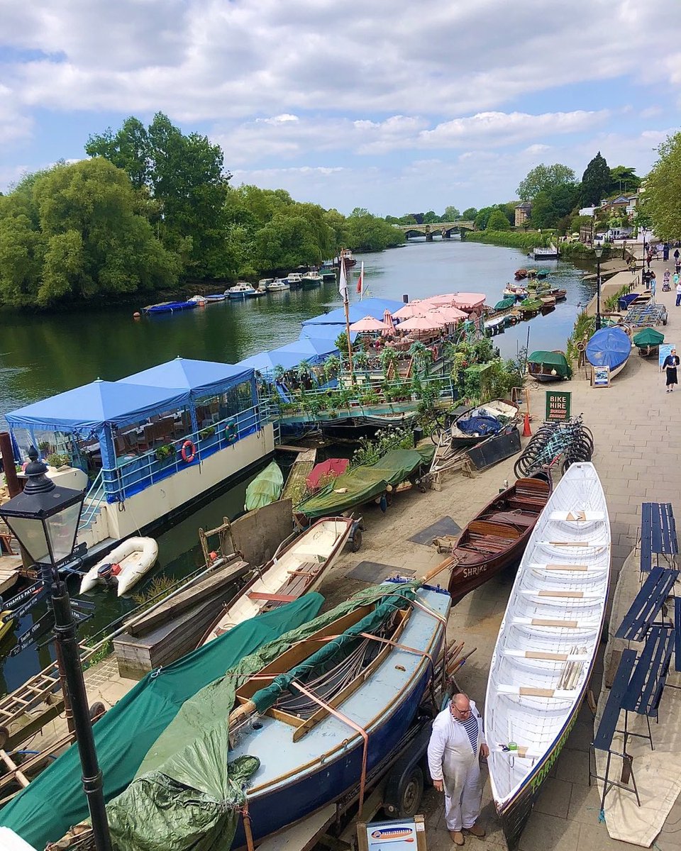 Beautiful day to spending on Richmond's riverfront☀️ [📸 @adrianmills_ldn] #LetsDoLondon #VisitLondon bit.ly/3ouscQZ