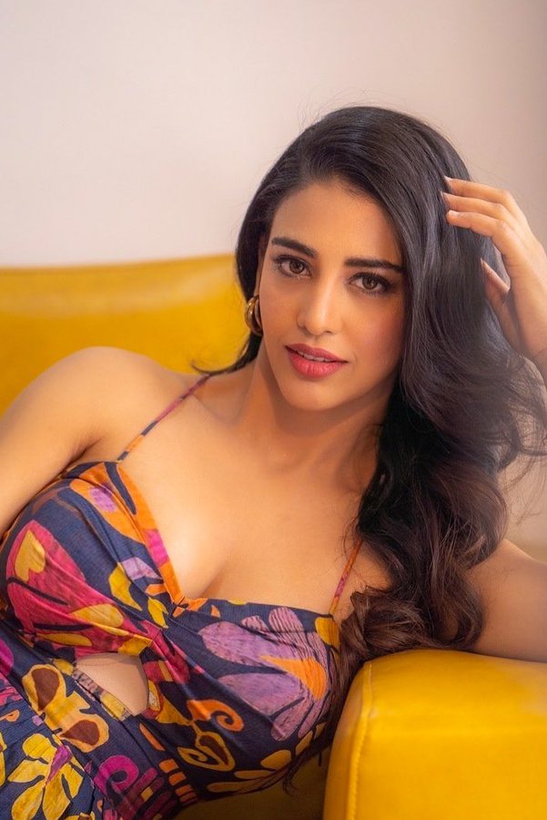 FxIHREZaAAA0R6C?format=jpg&name=900x900