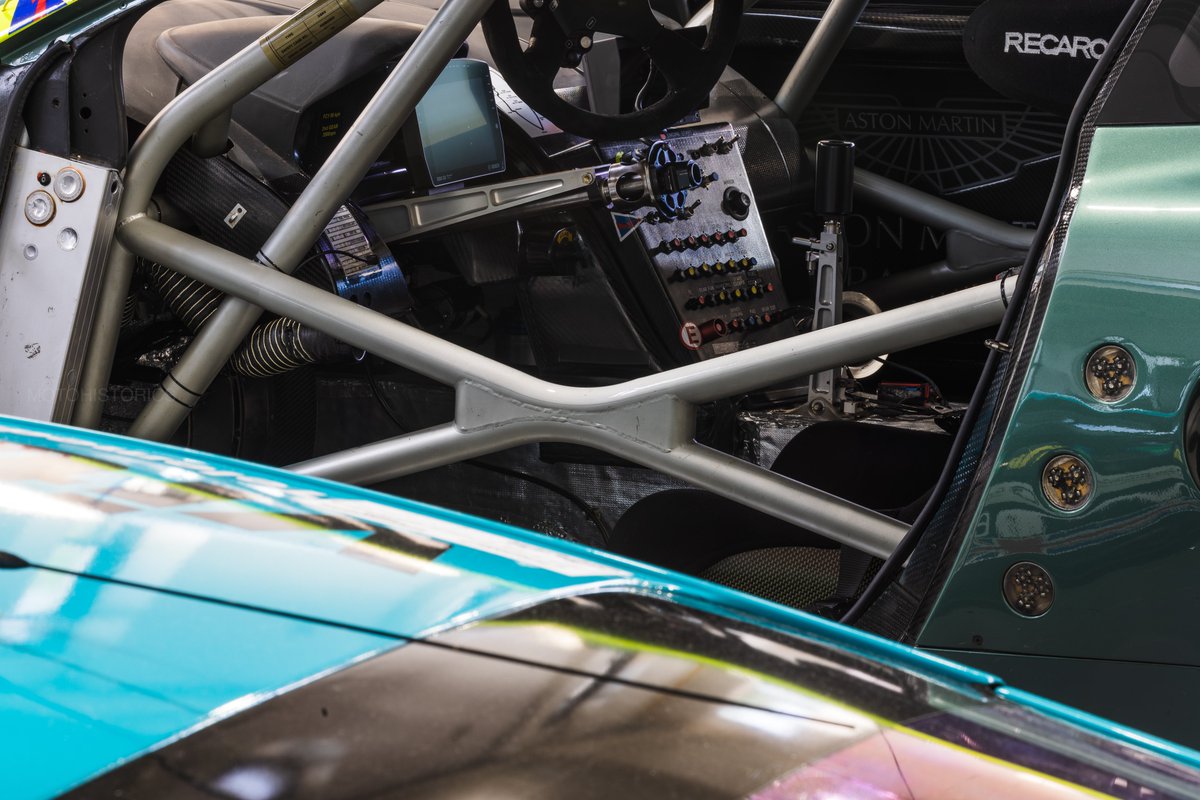 W O R K S H O P  #Motohistorics #SaturdayVibes #silkcutjaguar #DBR9 #AstonMartin #911GT1 #GRasia #richardmeins #philipkadoorie #prodrivelegends 📸rob overy