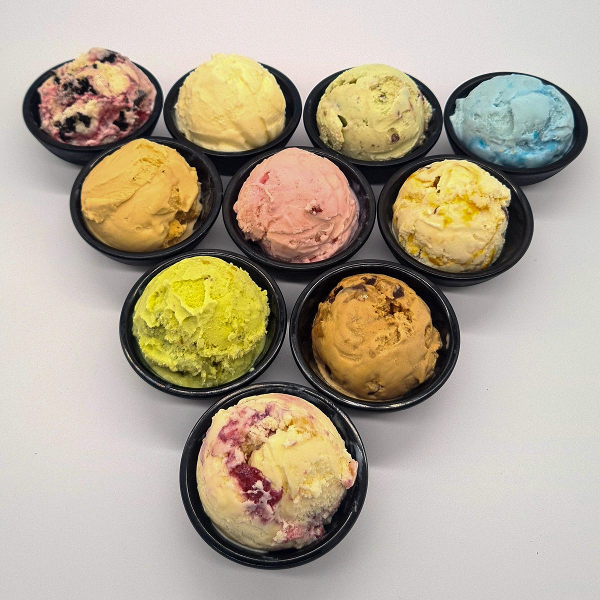 njoyBittersweet's tweet photo. Perfect Ice Cream weather, nearly 30 flavours 😎☀️
We’ve got vegan ones and sorbet’s too!
#wurger #burger #desserts #oldhamoldtownhall #rochdale #ashtonunderlyne #middleton #food #cake #enjoybittersweet #bittersweetoldham #coffee #chickenwaffles #manchester #icecream https://t.co/knO5S8v3l7