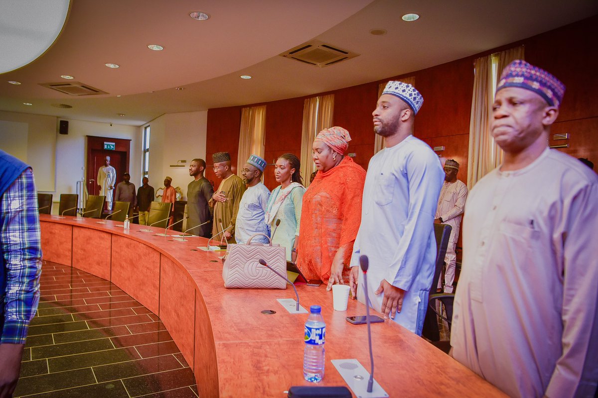 KADUNA UPDATE: Malam Nasir <a href="/elrufai/">Nasir Ahmad El-Rufai</a> has presented the report of the 2023 Transition Committee to Governor-elect Senator <a href="/ubasanius/">Senator Uba Sani</a>. This signals the administrative handover to the incoming government.