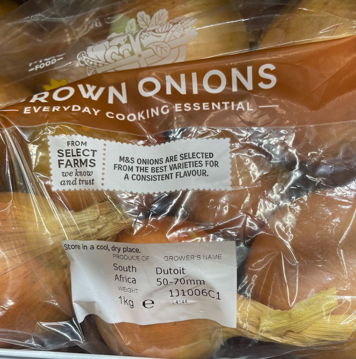 @marksandspencer @AledNfu @NFUtweets @Minette_Batters @1GarethWynJones Every brown onion on sale in M&S Chipping Norton today had been shipped from South Africa. UK farmers produce the best onions so why ship them in? An honest answer please M&S. #supportukfarmers #buylocal
