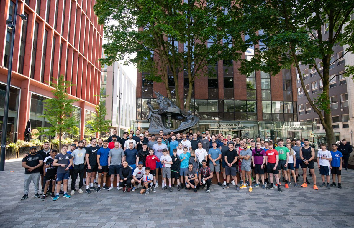 Another massive turnout for the #FightDay5k 🙌 Thank you, Manchester. 

@EddieHearn, @FrankSmith, @Nigel_Travis, @RhiannonDixon3, @ant_crolla, @KaneShadowBaker, @GingerRocketJR

Attentions turn to #LaraWood2 👊