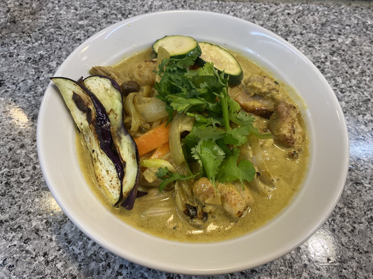 wave_ramen's tweet image. 【78 クリーミーココナッツカレーラーメン   麺屋有希@富士見台】
Open AIのchatGPTに考案してもらったという限定ラーメン。若干店主のオリジナルの部分もあるが、想像以上に美味しくて、きちんと纏まっていて、ビックリ。一杯ずつの調理で大変そうだけど、これは、食べた方がいい一杯。